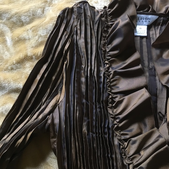 Romantic Ruffled Top - Picture 9 of 10